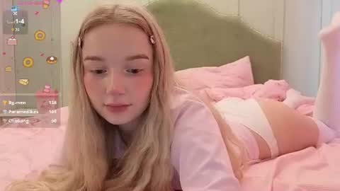 Mia online show from July 6, 3:03 pm
