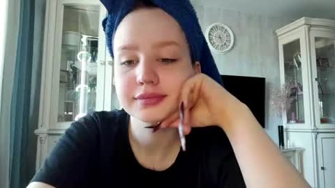 Caroline online show from April 29, 4:28 am