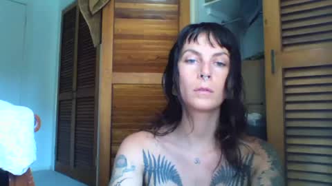 pixiecatfairy online show from April 14, 1:42 am