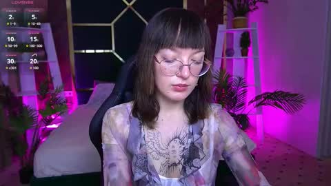 pixiepeachh online show from November 1, 2:16 pm