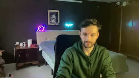 placebo14 online show from February 3, 3:49 pm