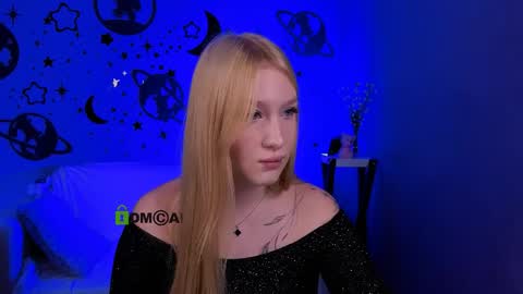 Sophie online show from April 3, 7:32 pm