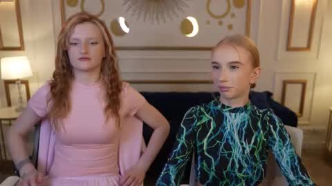 Snapshot of playhard054 chatting on October 10, 10:43 am Lana online show from October 10, 10:43 am