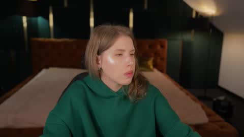 Snapshot of playhard054 chatting on October 9, 10:21 am Lana online show from October 9, 10:21 am