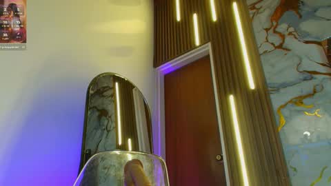 JUAN AND JULI online show from November 15, 10:33 pm