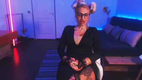 Victoria online show from December 22, 2:39 am