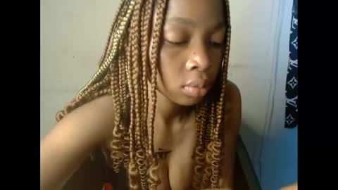 Snapshot of plumnjuicyx chatting on March 7, 8:23 am plumnjuicyx online show from March 7, 8:23 am