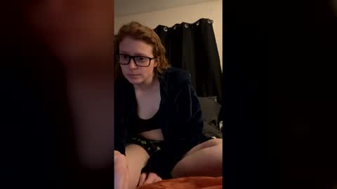 poisonivyy95 online show from March 10, 1:43 am