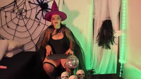 Snapshot of poisson_ivy_ chatting on October 3, 11:13 pm poisson_ivy_ online show from October 3, 11:13 pm