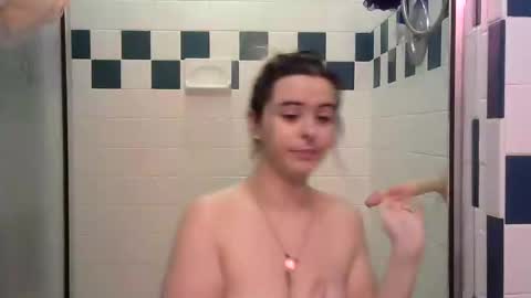 Snapshot of pollenpup chatting on January 16, 11:59 pm sativa indica online show from January 16, 11:59 pm