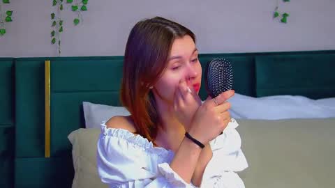 Snapshot of pollylanders chatting on March 1, 6:32 pm Polly online show from March 1, 6:32 pm