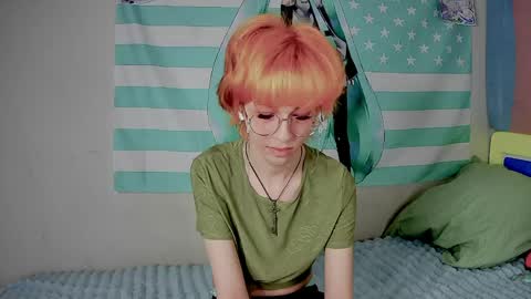 poppyfluffy online show from April 8, 1:19 am