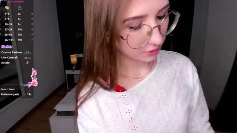 Elizabeth online show from March 10, 8:24 pm