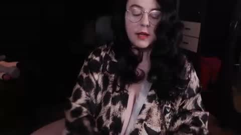 PoshMistres    online show from April 8, 5:49 pm