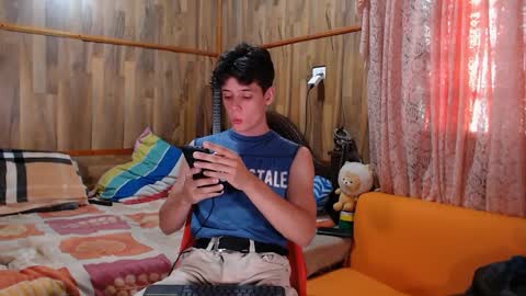 Snapshot of powertwinky chatting on January 27, 9:44 pm chris independent  online show from January 27, 9:44 pm