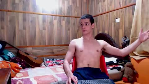 Snapshot of powertwinky chatting on September 22, 12:26 am chris independent  online show from September 22, 12:26 am