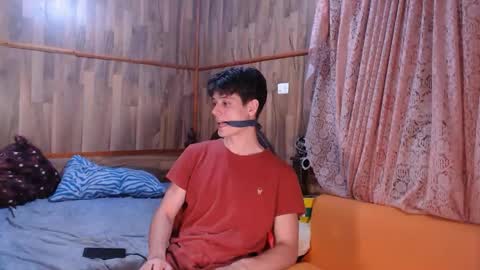 Snapshot of powertwinky chatting on December 27, 1:32 am chris independent  online show from December 27, 1:32 am