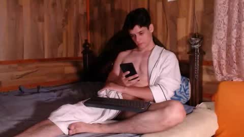 Snapshot of powertwinky chatting on December 17, 10:32 pm chris independent  online show from December 17, 10:32 pm