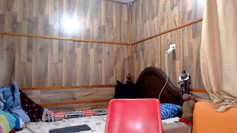 Snapshot of powertwinky chatting on October 4, 5:16 am chris independent  online show from October 4, 5:16 am