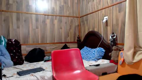 Snapshot of powertwinky chatting on October 6, 3:02 am chris independent  online show from October 6, 3:02 am