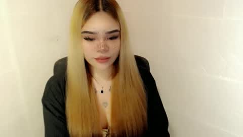 MAXXINE online show from January 6, 4:05 am