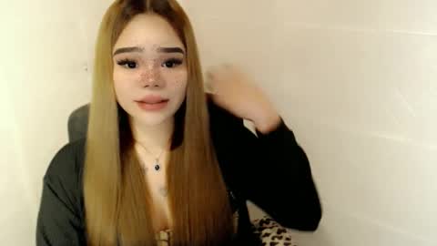 MAXXINE online show from March 2, 7:15 am