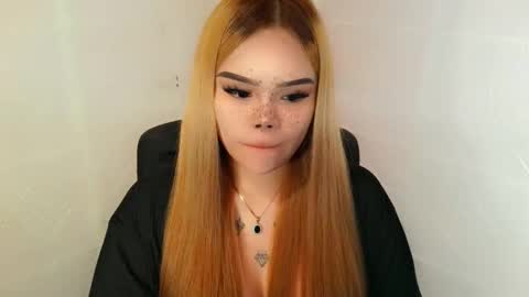 MAXXINE online show from December 4, 2:05 pm