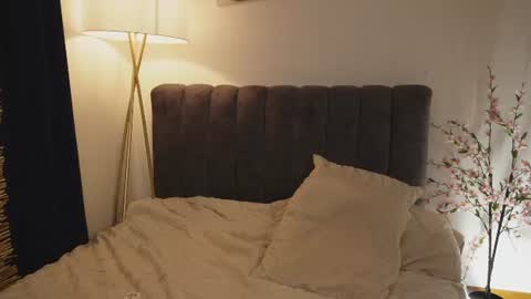 pretty_goddess online show from July 2, 3:04 am