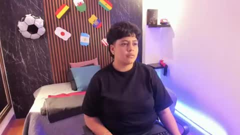 pretty_honey22 online show from June 19, 1:33 am