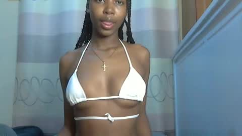 pretty_petite24 online show from December 11, 6:31 pm