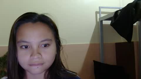 pretty_yanaah16 online show from March 15, 1:03 pm