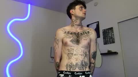 pretty boy online show from December 1, 12:19 am