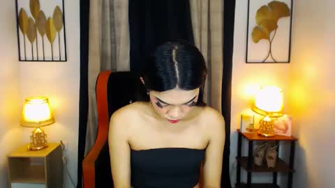 Snapshot of prettyhothugecock chatting on December 13, 1:01 pm prettyhothugecock online show from December 13, 1:01 pm