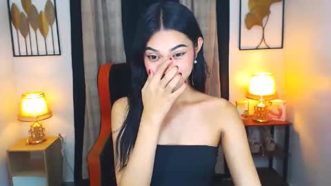 Snapshot of prettyhothugecock chatting on December 16, 4:05 pm prettyhothugecock online show from December 16, 4:05 pm