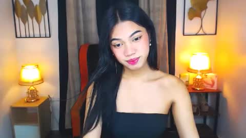 Snapshot of prettyhothugecock chatting on December 16, 9:20 pm prettyhothugecock online show from December 16, 9:20 pm