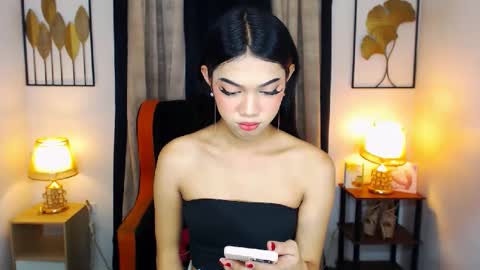 Snapshot of prettyhothugecock chatting on December 13, 9:57 am prettyhothugecock online show from December 13, 9:57 am