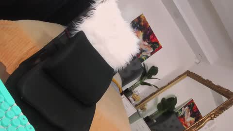 prettyjuliax online show from January 14, 10:02 pm