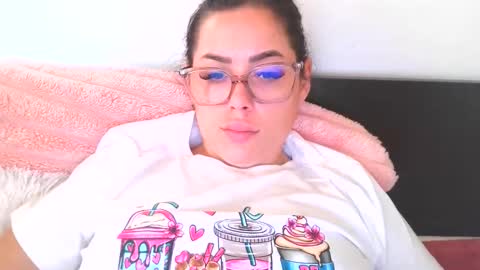 Snapshot of prettyjulliette chatting on October 23, 12:17 pm prettyjulliette online show from October 23, 12:17 pm
