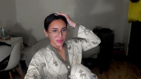 Snapshot of prettylittlesuckerr chatting on October 3, 3:31 pm Jovill Mays online show from October 3, 3:31 pm
