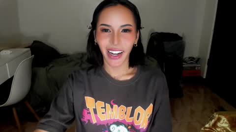 Snapshot of prettylittlesuckerr chatting on September 27, 8:45 am Jovill Mays online show from September 27, 8:45 am