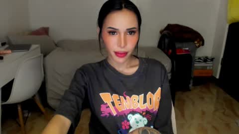 Snapshot of prettylittlesuckerr chatting on October 12, 1:15 pm Jovill Mays online show from October 12, 1:15 pm