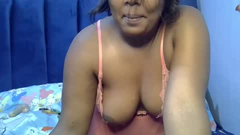 prettymel_ online show from October 11, 9:40 pm