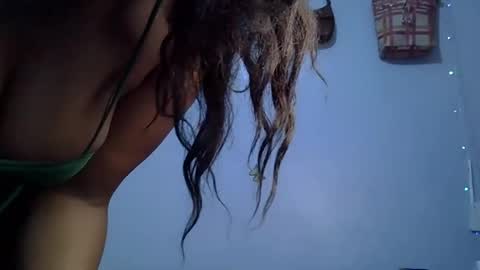 prettymel_ online show from November 13, 10:12 pm