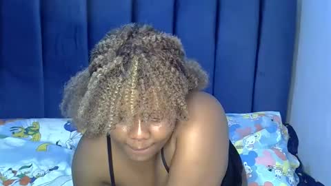 prettymel_ online show from September 25, 9:22 pm