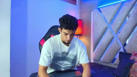 prince_arthur77 online show from June 16, 2:10 pm