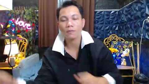 Snapshot of princenavheen chatting on October 20, 12:43 pm Prince online show from October 20, 12:43 pm