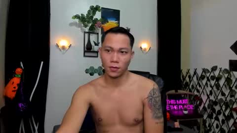 Snapshot of princenavheen chatting on October 27, 12:10 am Prince online show from October 27, 12:10 am