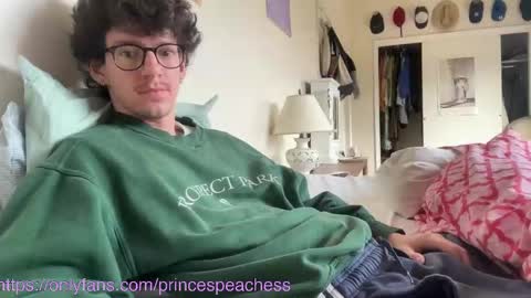 Peaches online show from November 5, 3:36 pm