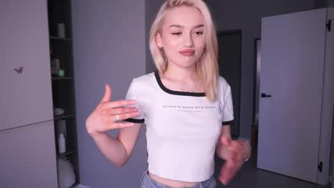 Scarlette online show from April 7, 7:54 am