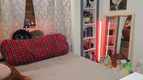 Princessavavictoria online show from December 15, 1:01 am